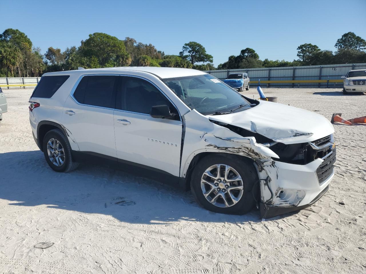 2020 Chevrolet Traverse Ls - Фото 4