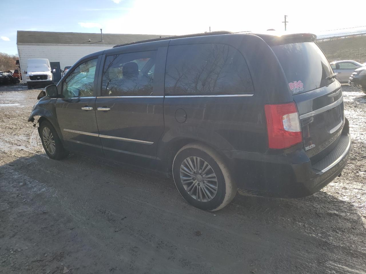 2014 Chrysler Town & Country Touring L - Фото 2