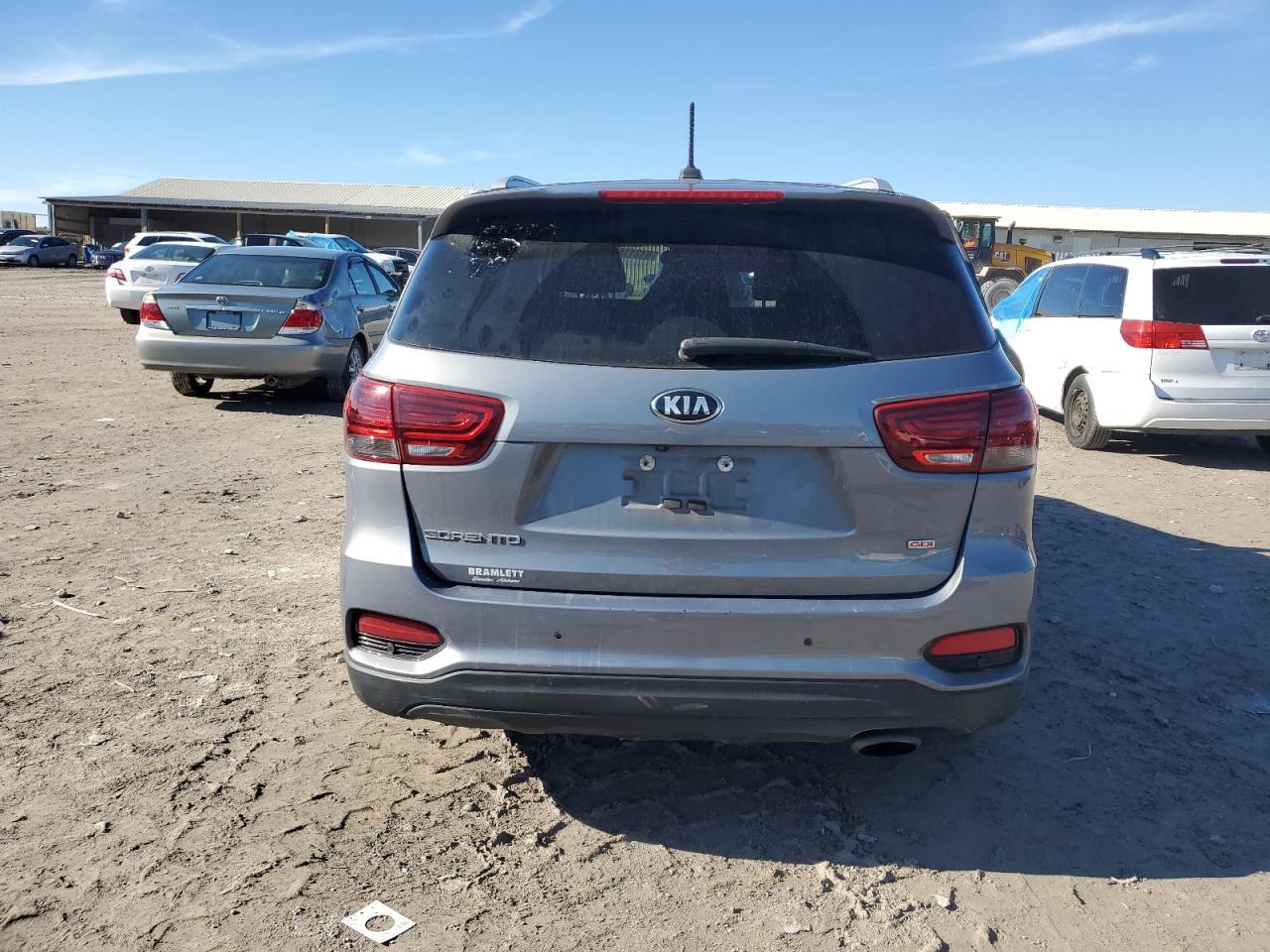 2020 Kia Sorento L - Image 6