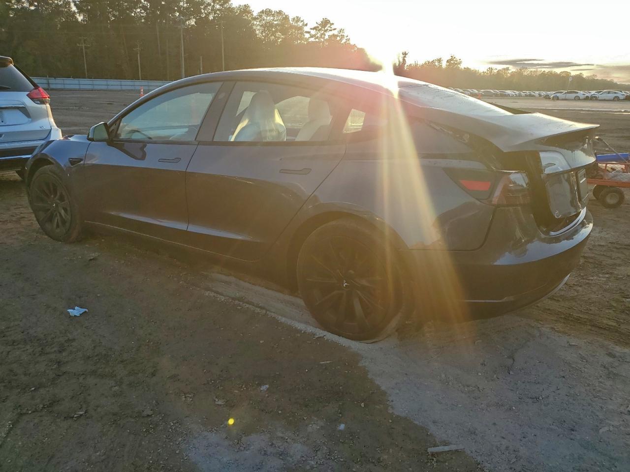 2023 Tesla Model 3 - Фото 2