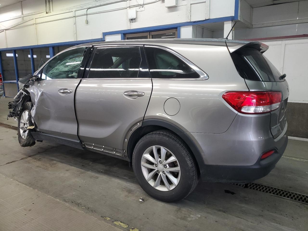 2017 Kia Sorento Lx - Image 2