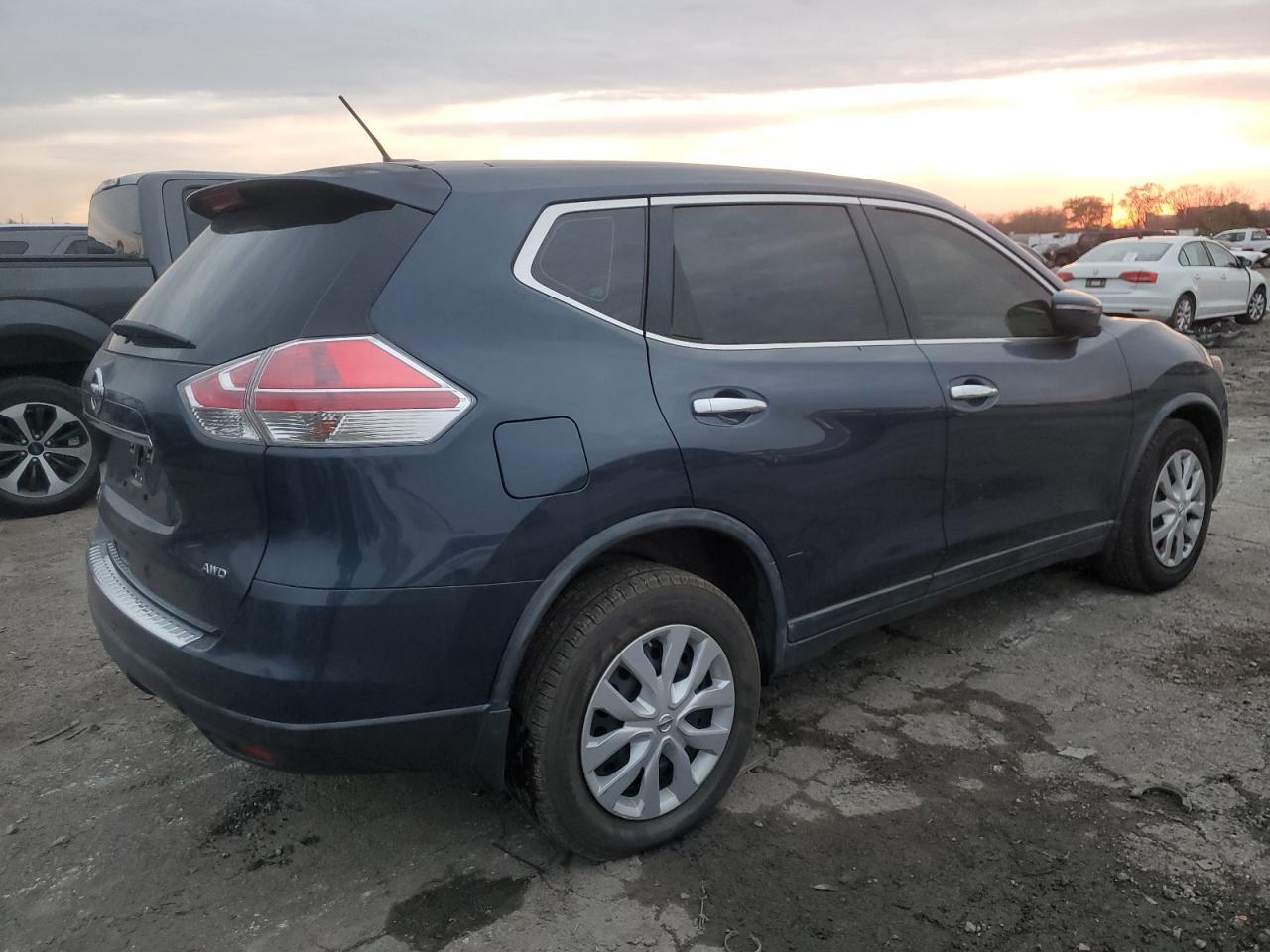2015 Nissan Rogue S - Фото 3