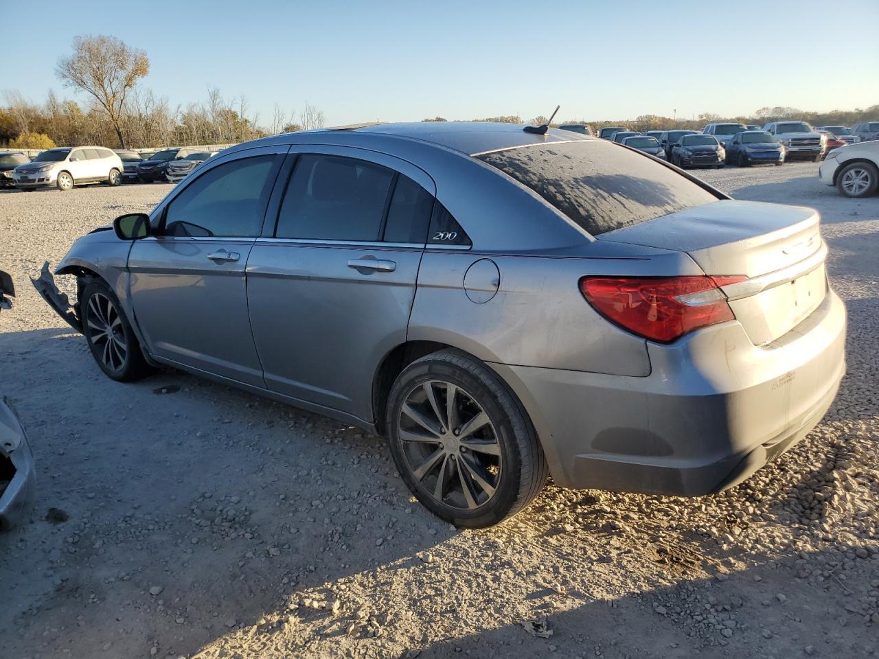 2013 Chrysler 200 Touring - Фото 2
