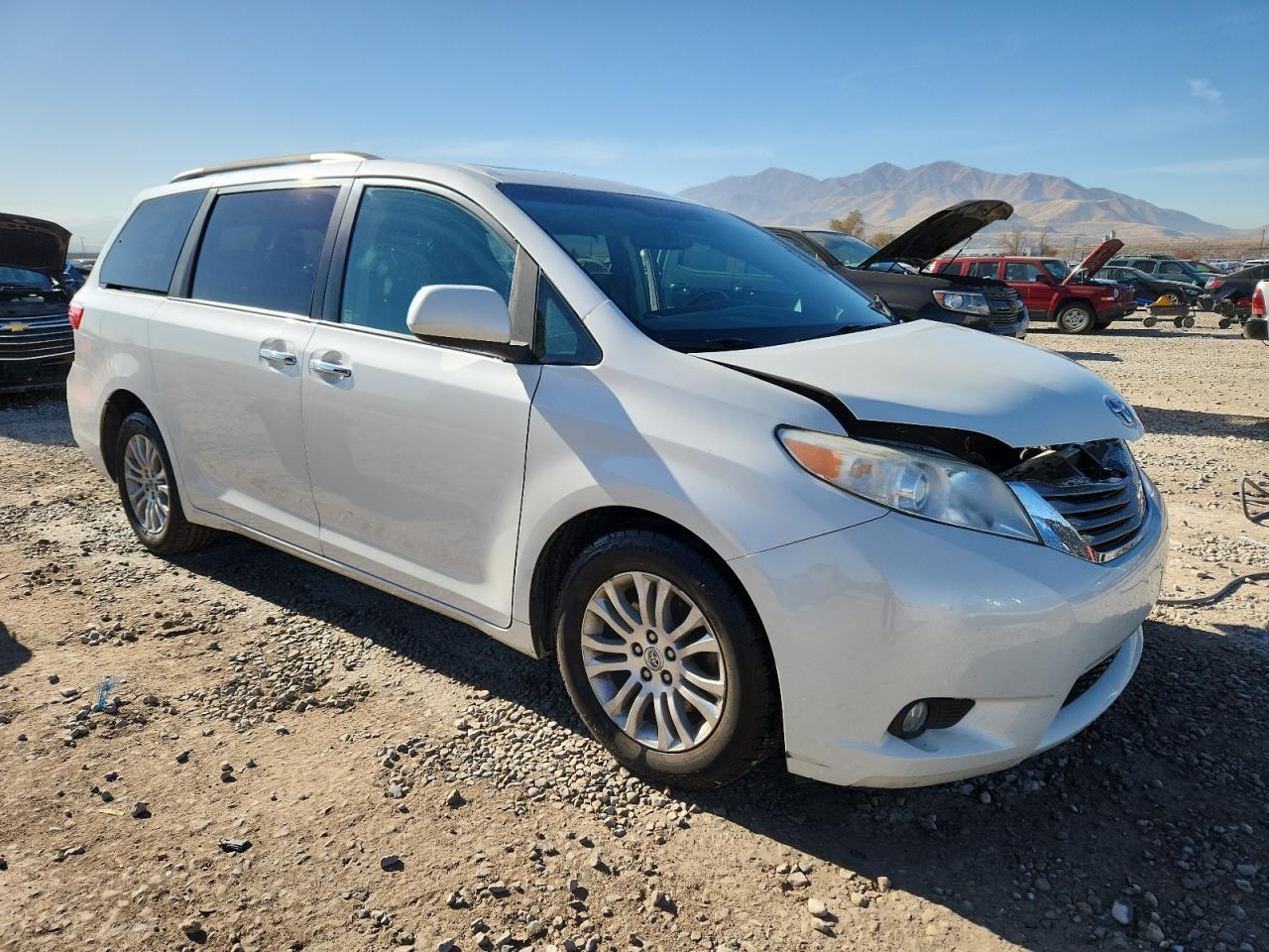 2017 Toyota Sienna Xle Premium 8-Passenger - Фото 4