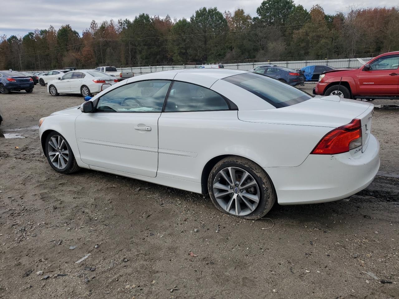 2011 Volvo C70 T5 - Image 2