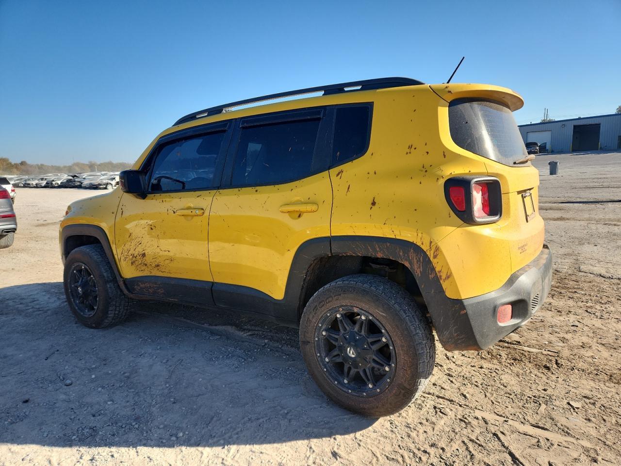 2016 Jeep Renegade Latitude - Image 2