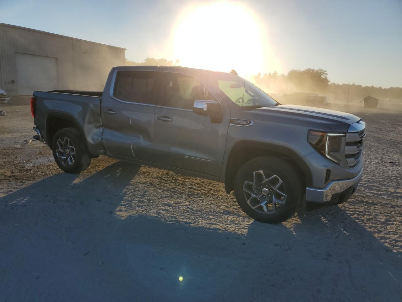 2025 GMC Sierra C1500 Sle - Image 4