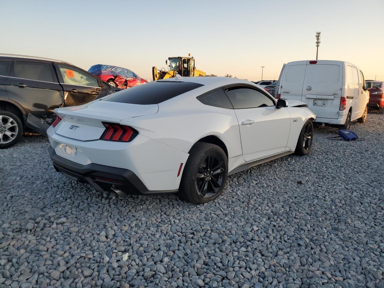 2025 Ford Mustang Gt - Фото 3
