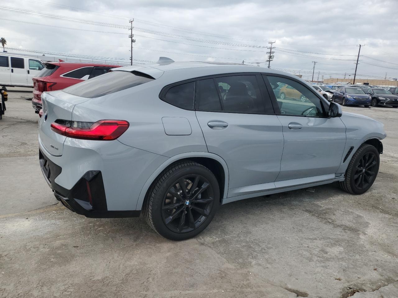 2025 BMW X4 xDrive30I - Фото 3