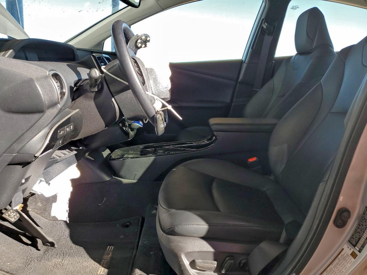 2022 Toyota Prius Night Shade - Image 7