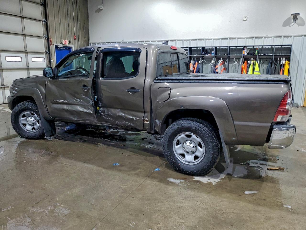 2014 Toyota Tacoma V6 - Image 2