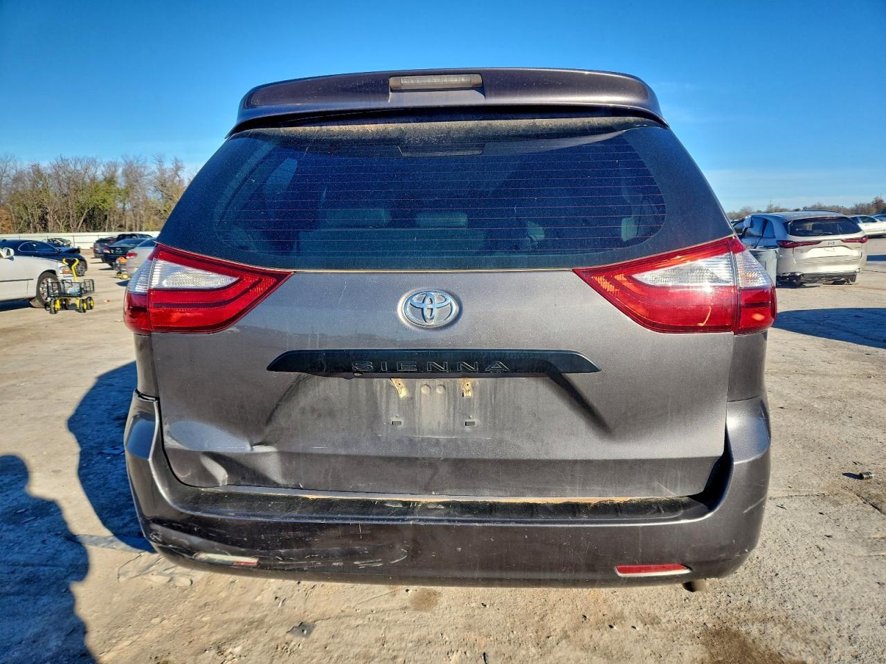 2015 Toyota Sienna - Фото 6