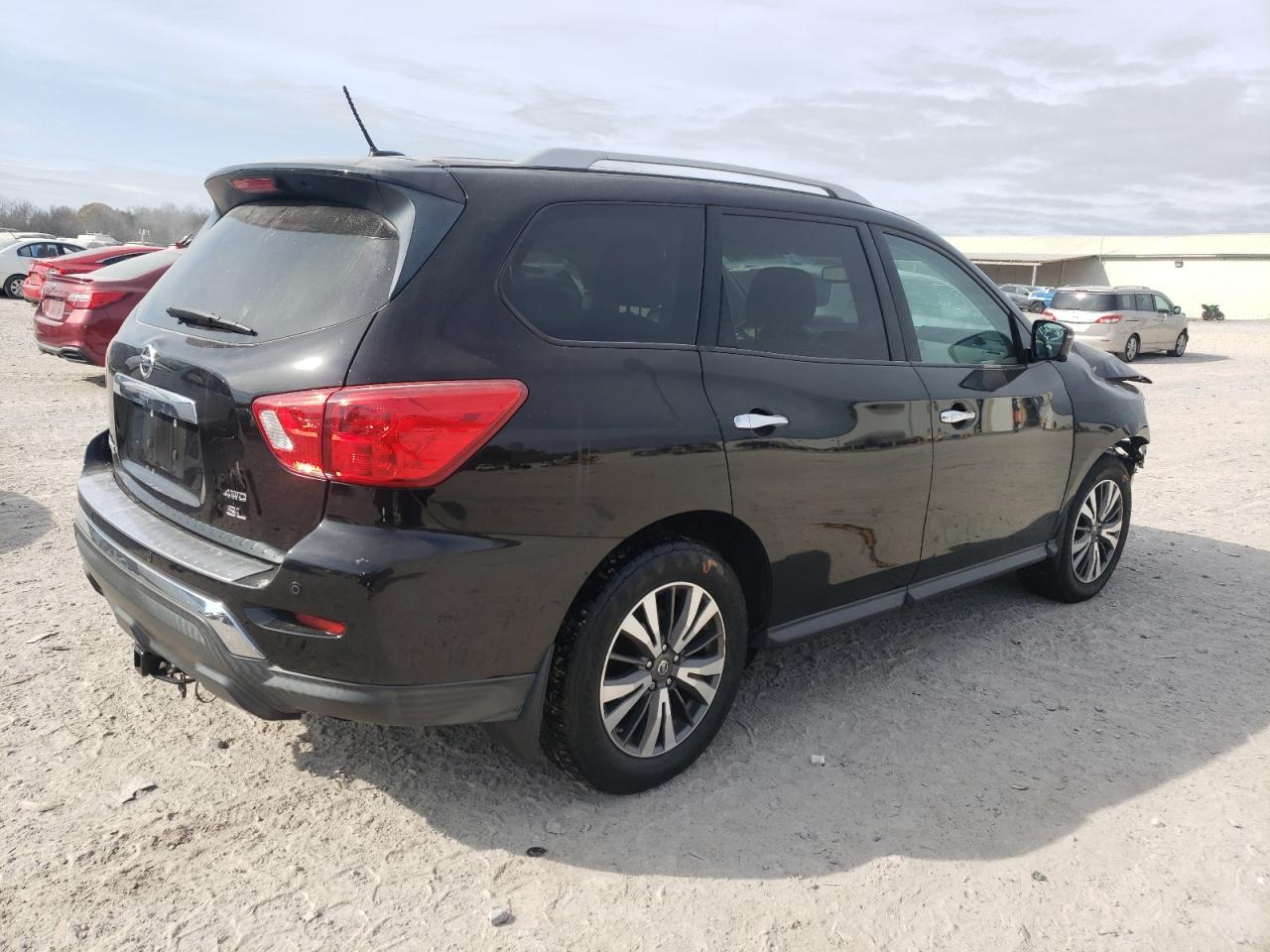 2017 Nissan Pathfinder S - Фото 3