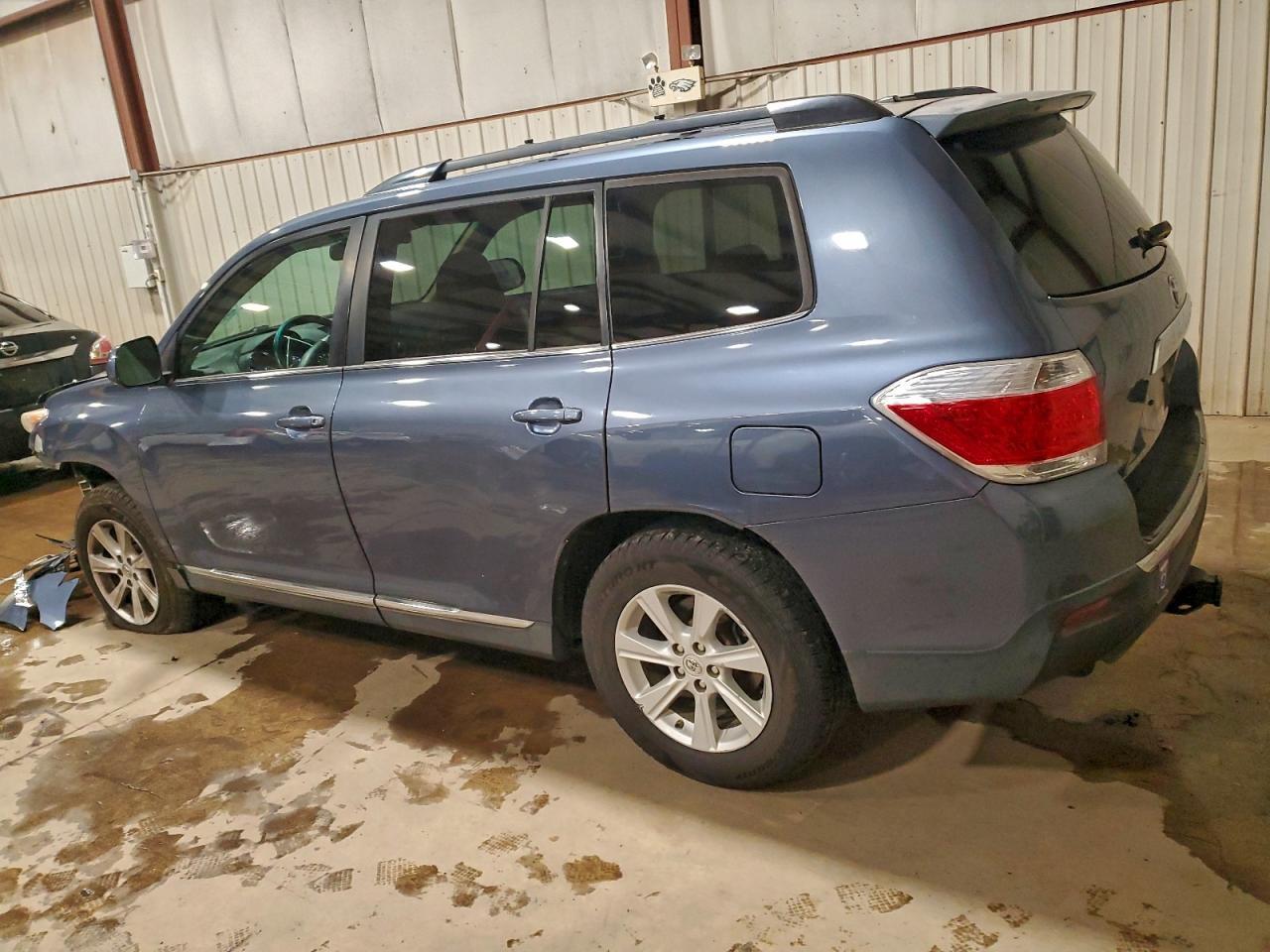 2012 Toyota Highlander Base - Image 2