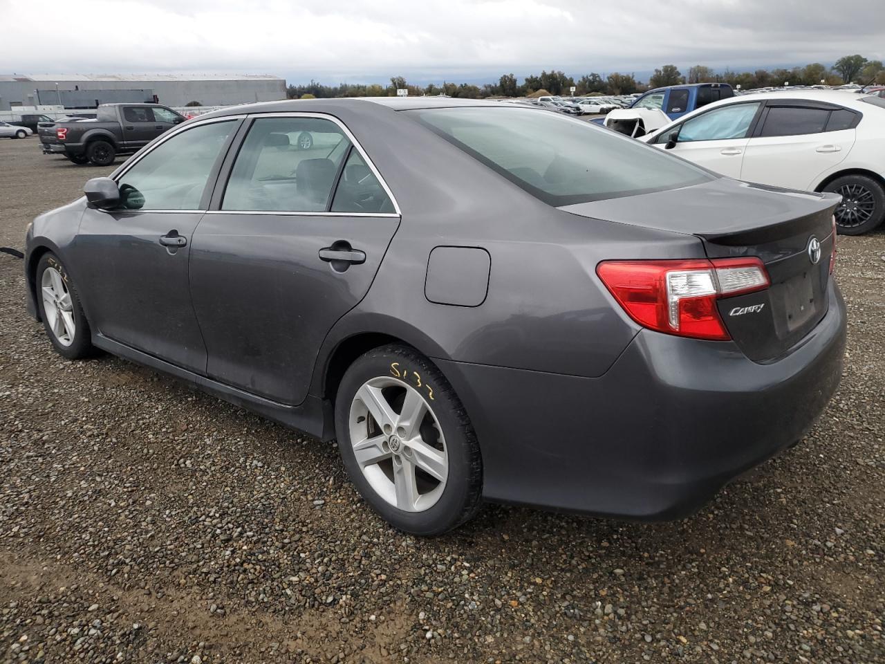 2014 Toyota Camry - Фото 2