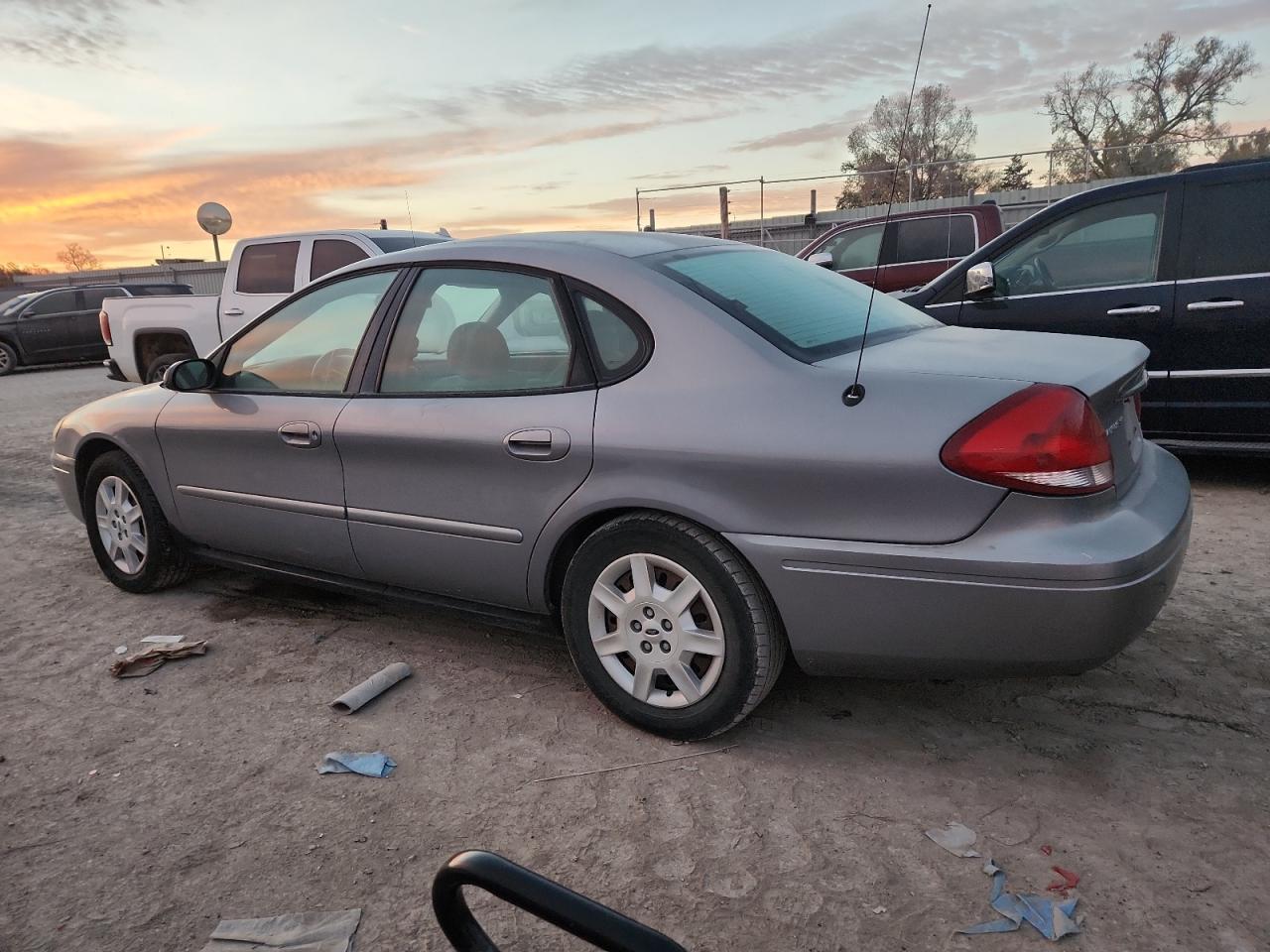 2006 Ford Taurus - Фото 2