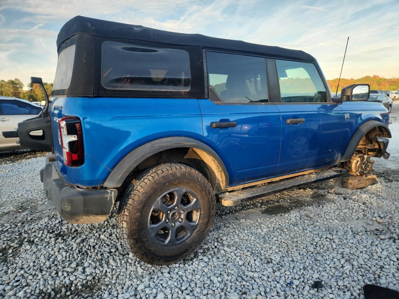 2021 Ford Bronco Base - Image 3