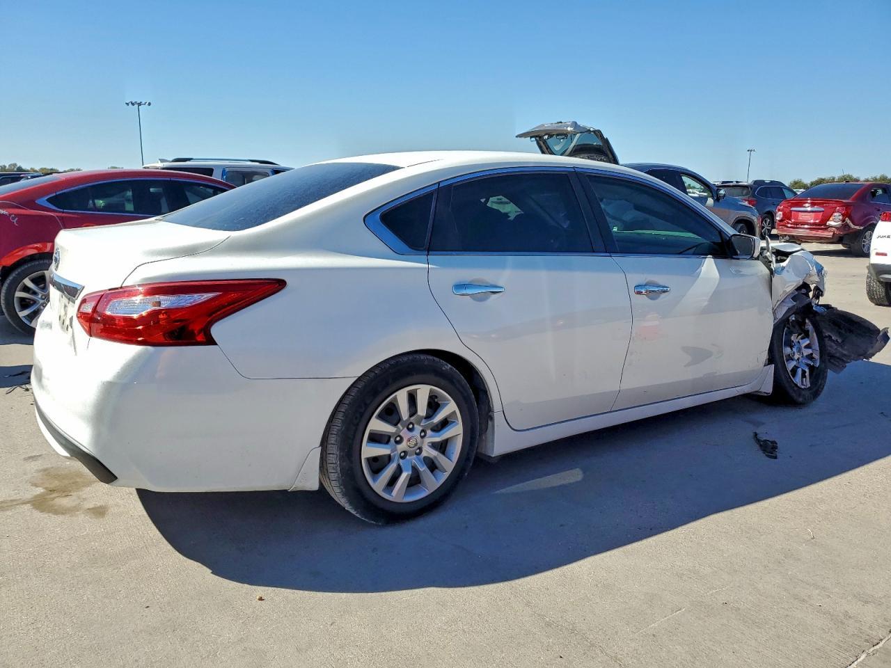2017 Nissan Altima 2.5 - Image 3