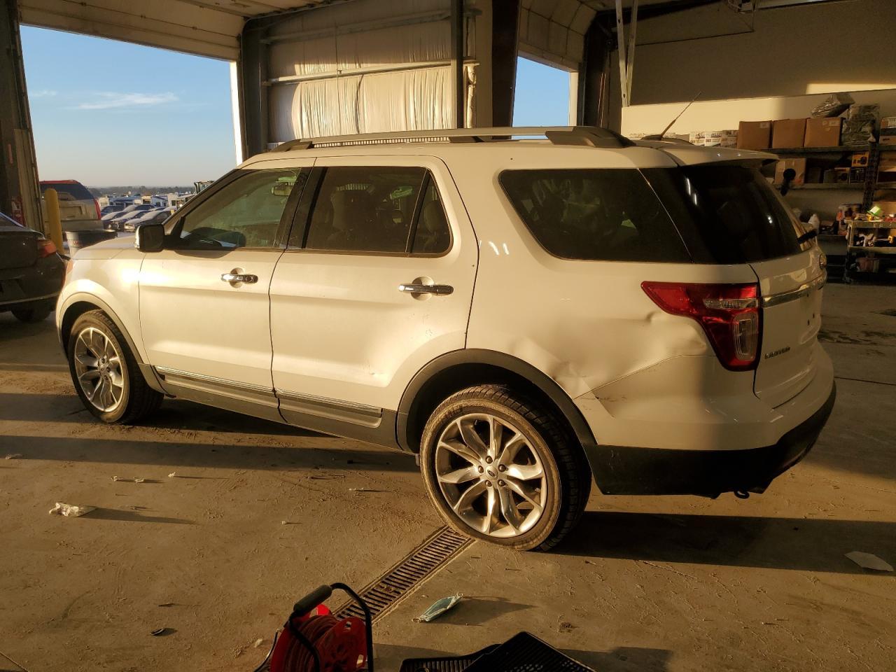 2014 Ford Explorer - Фото 2