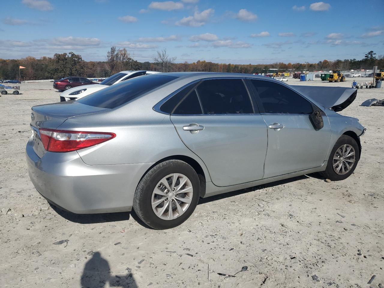 2016 Toyota Camry Le - Image 3