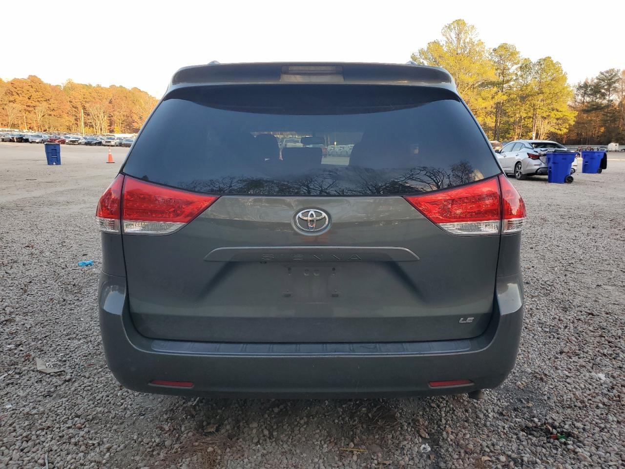 2013 Toyota Sienna Le - Фото 6
