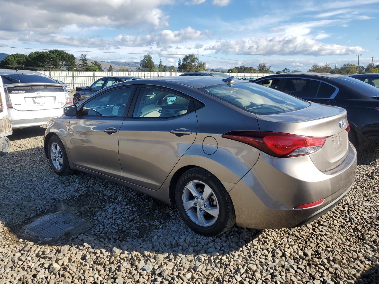 2014 Hyundai Elantra Se - Фото 2