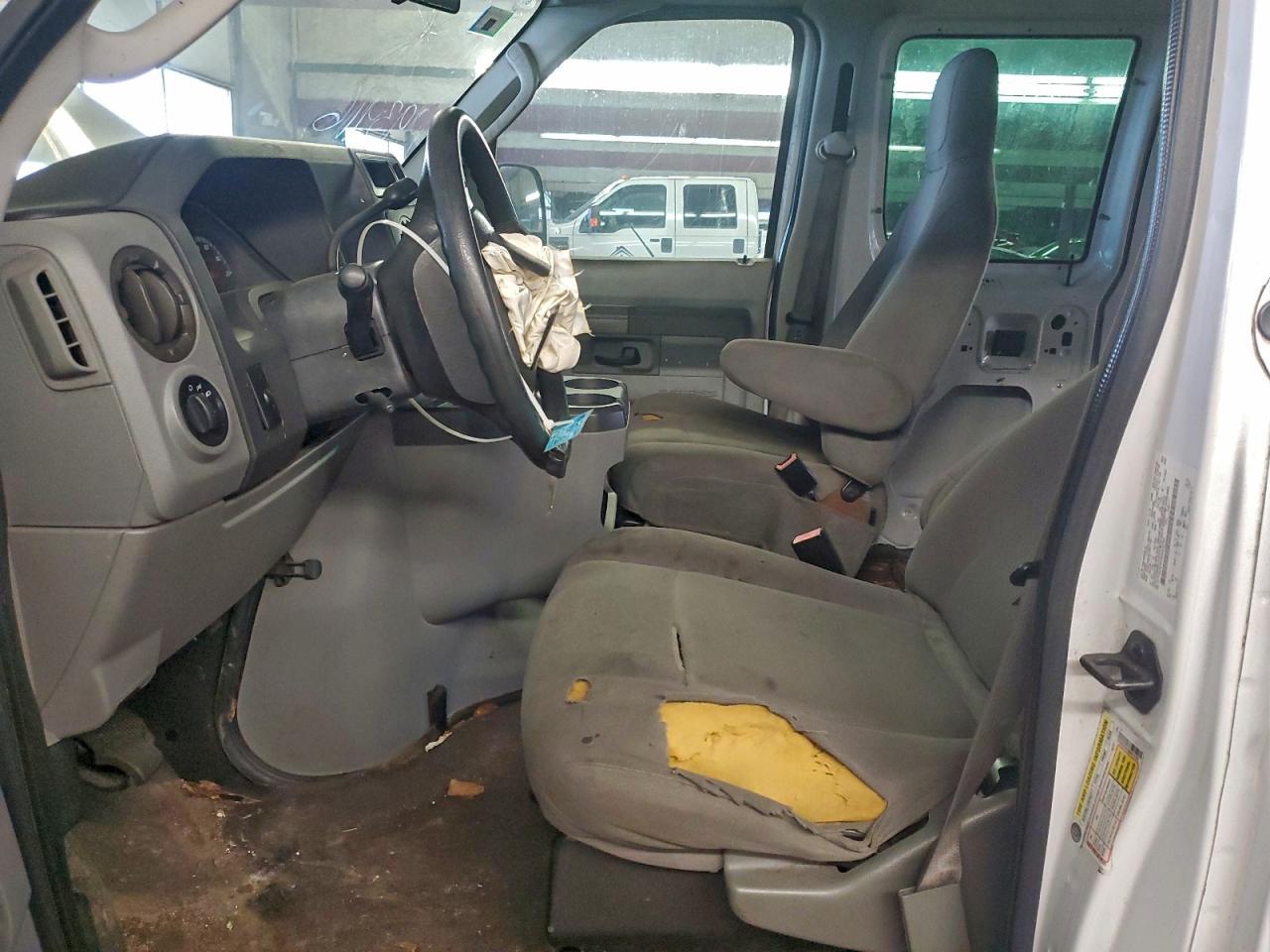 2013 Ford Econoline E250 - Фото 7