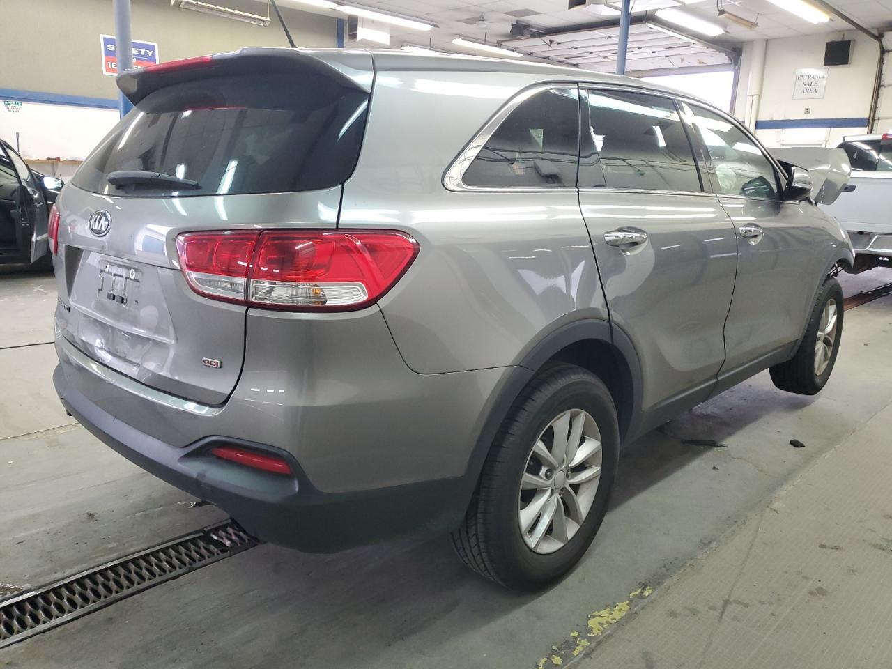 2017 Kia Sorento Lx - Image 3