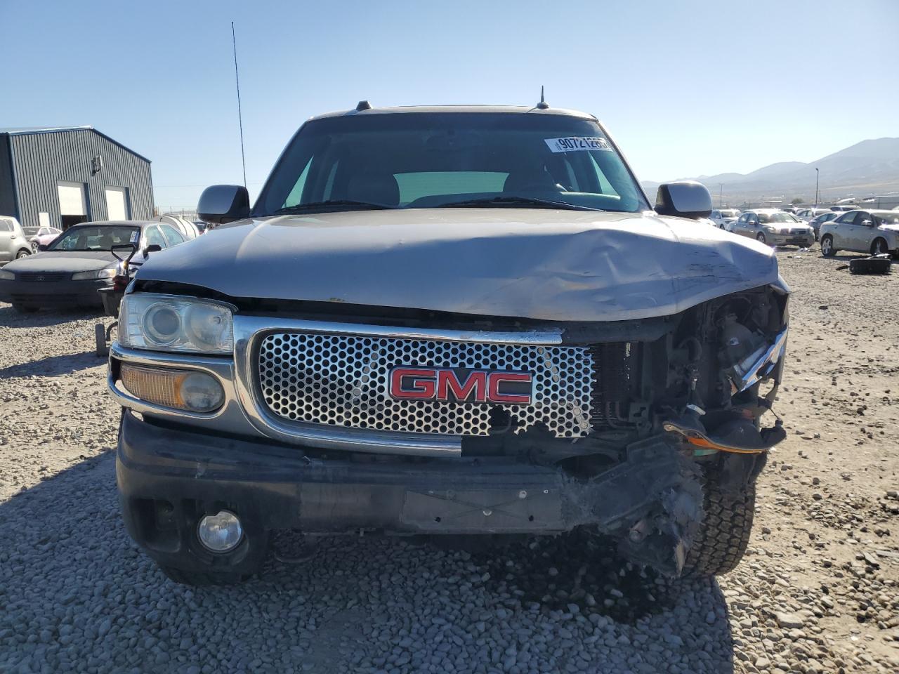 2004 GMC Yukon Denali - Image 5