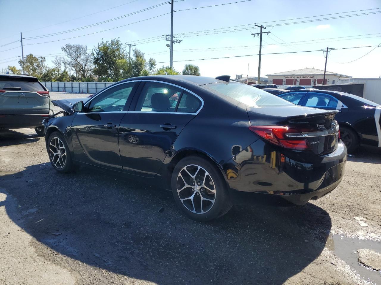 2017 Buick Regal Sport Touring - Image 2