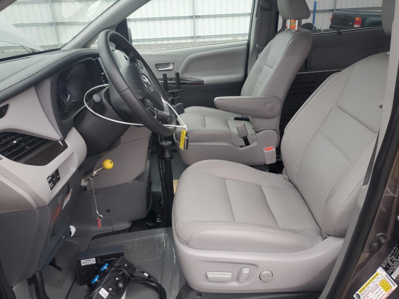 2020 Toyota Sienna Xle - Фото 7