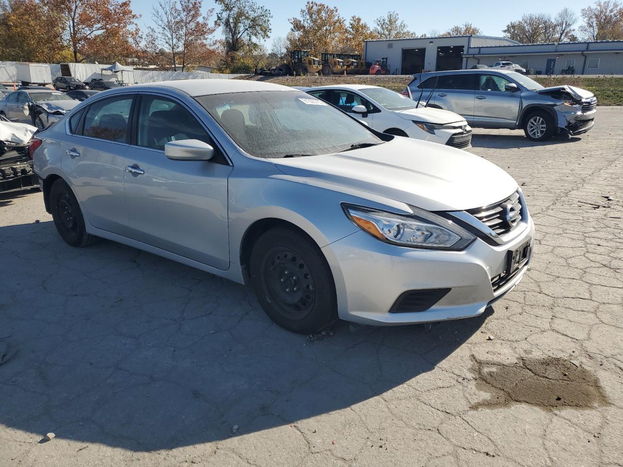 2016 Nissan Altima 2.5 - Image 4