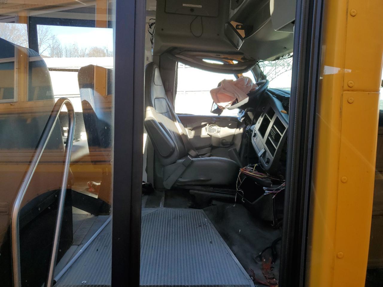 2017 Chevrolet Bus - School Bus - Image 5