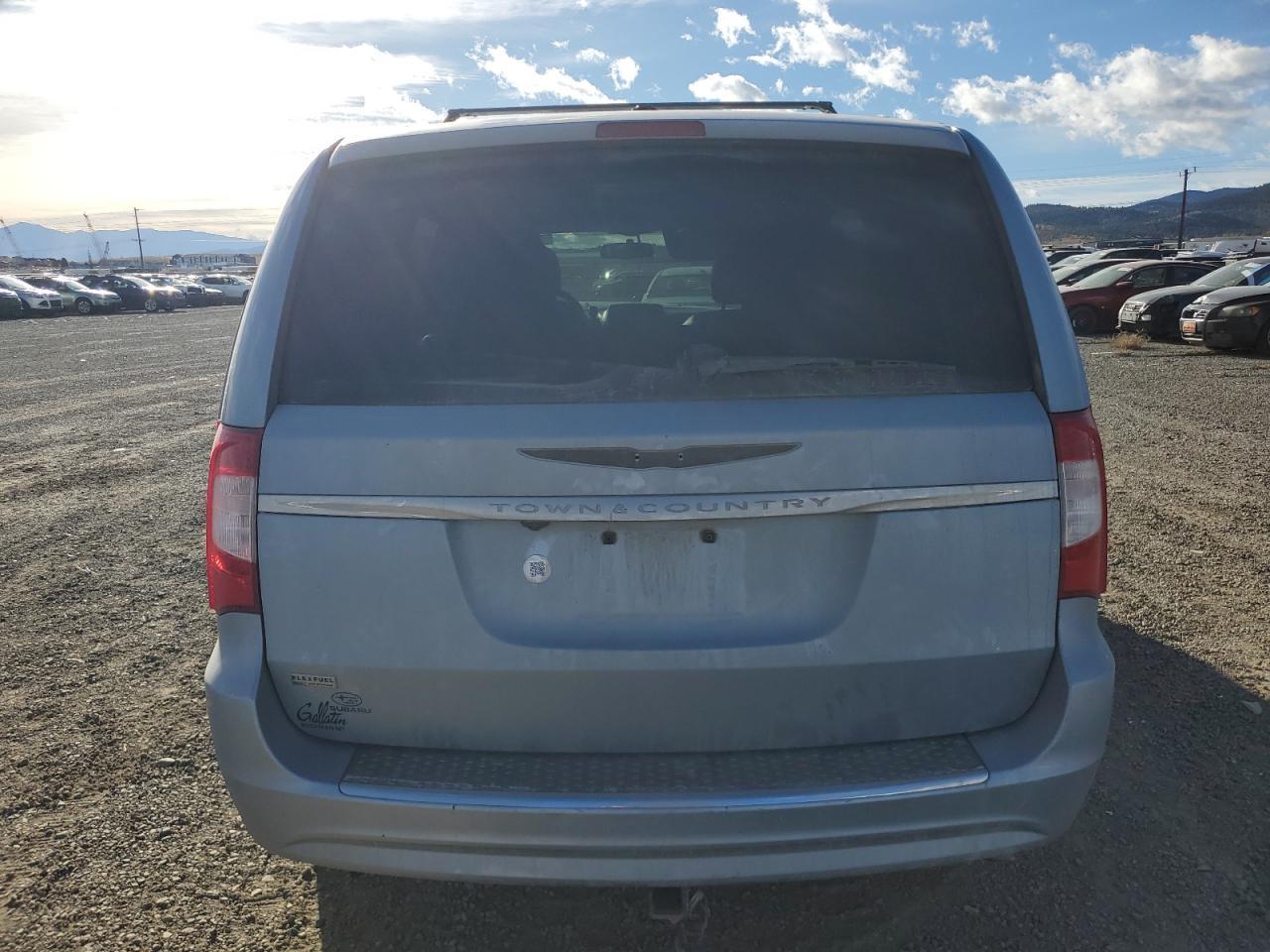 2013 Chrysler Town & Country Touring - Фото 6