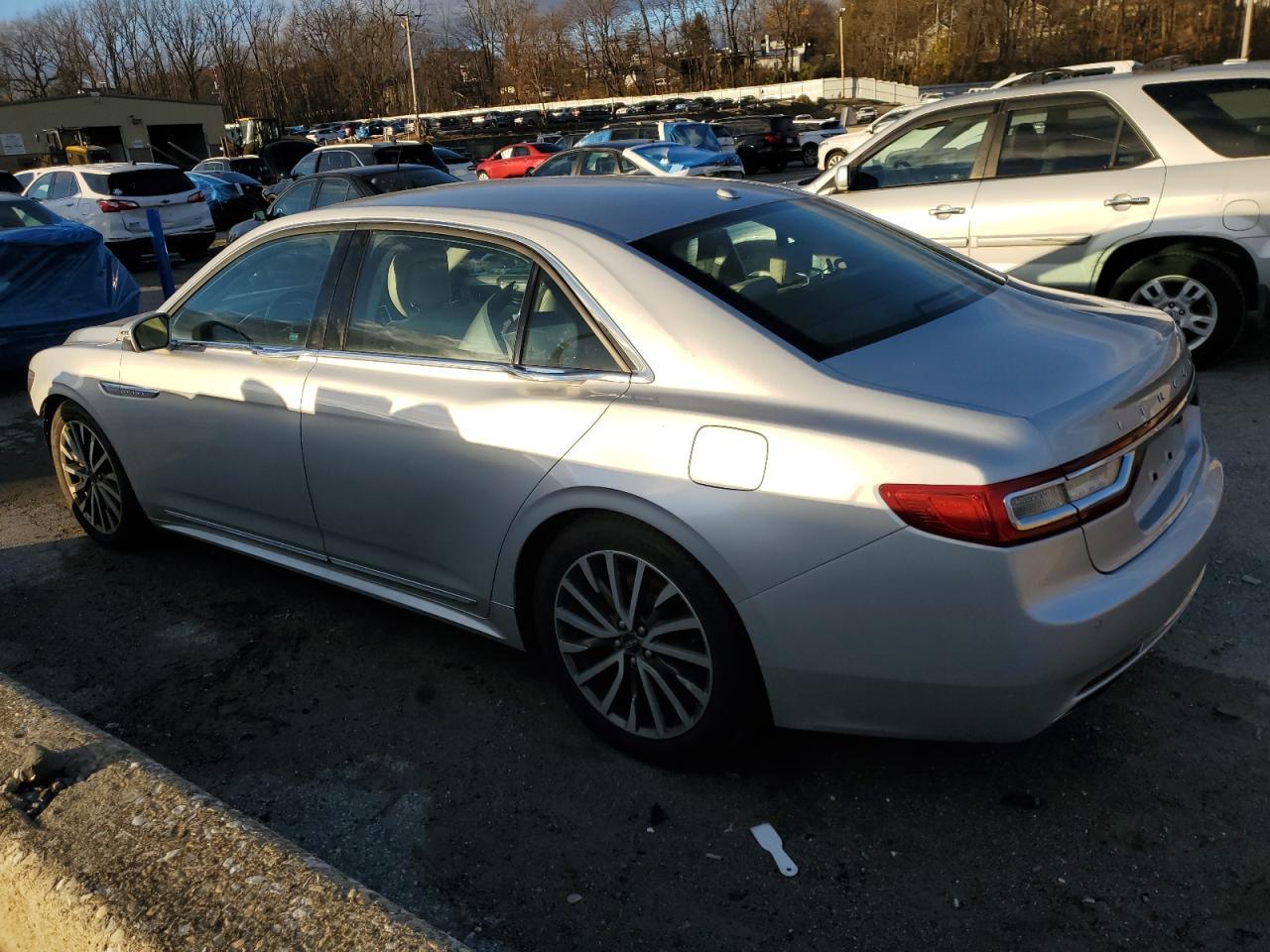 2017 Lincoln Continental Select - Image 2