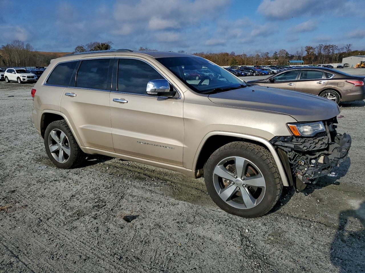 2014 Jeep Grand Cherokee Overland - Image 4