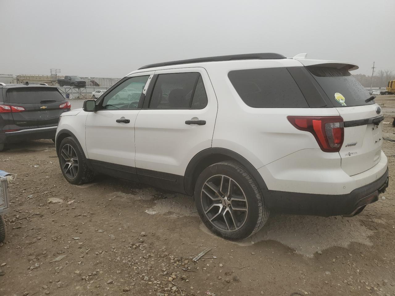 2016 Ford Explorer Sport - Image 2