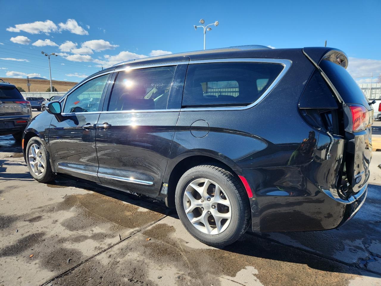 2020 Chrysler Pacifica Limited - Image 2