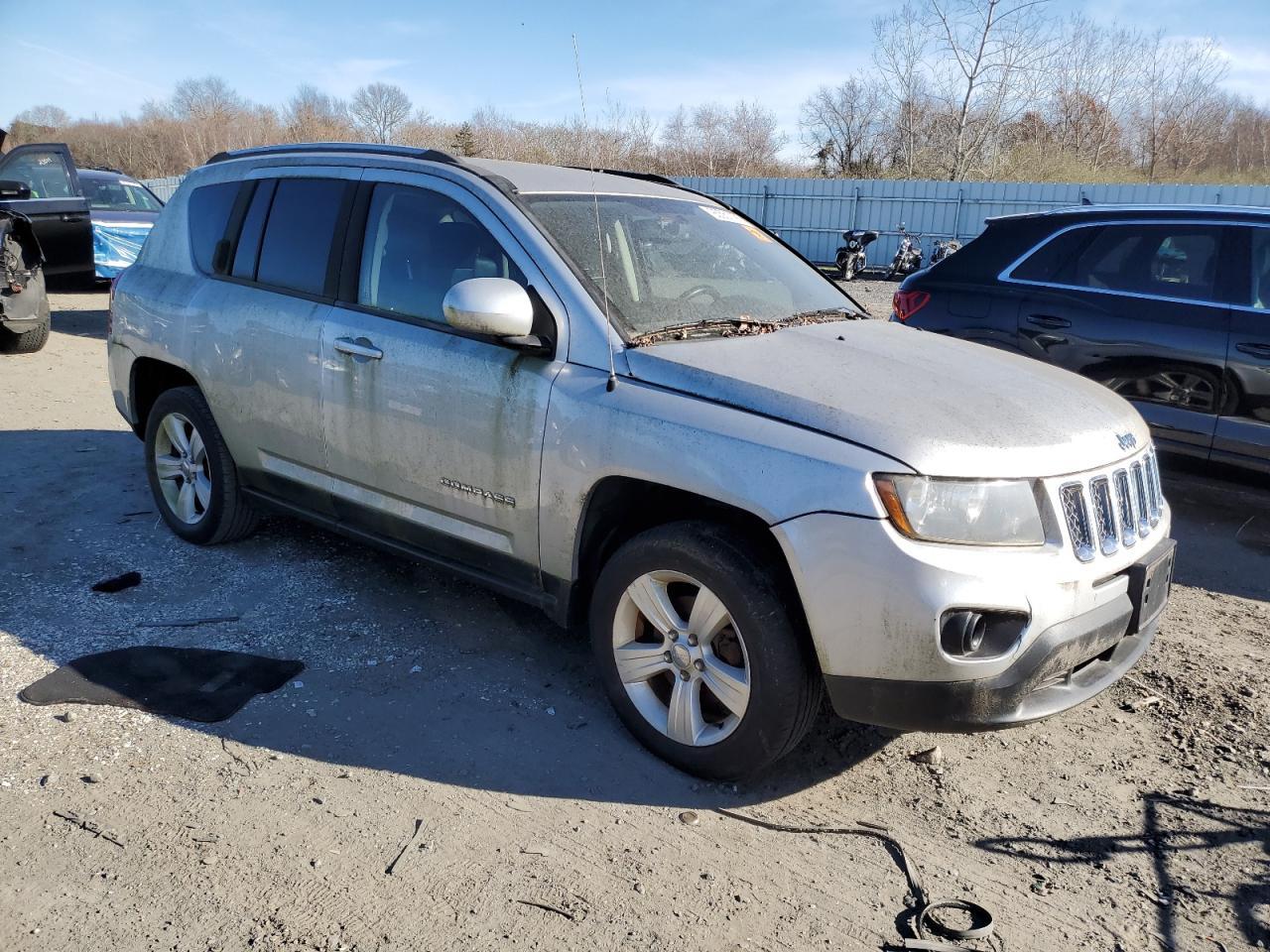 2014 Jeep Compass Latitude - Image 4