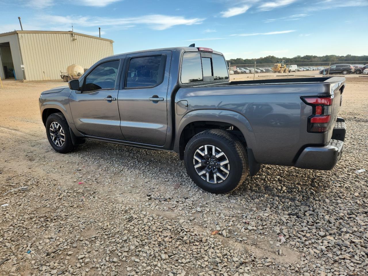 2022 Nissan Frontier S - Фото 2