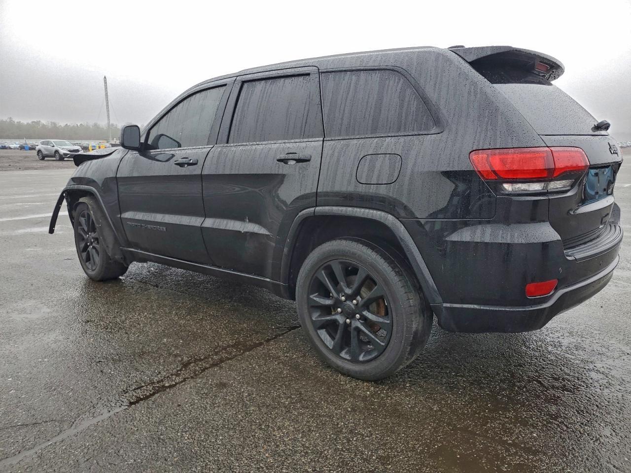 2019 Jeep Grand Cherokee Laredo - Image 2
