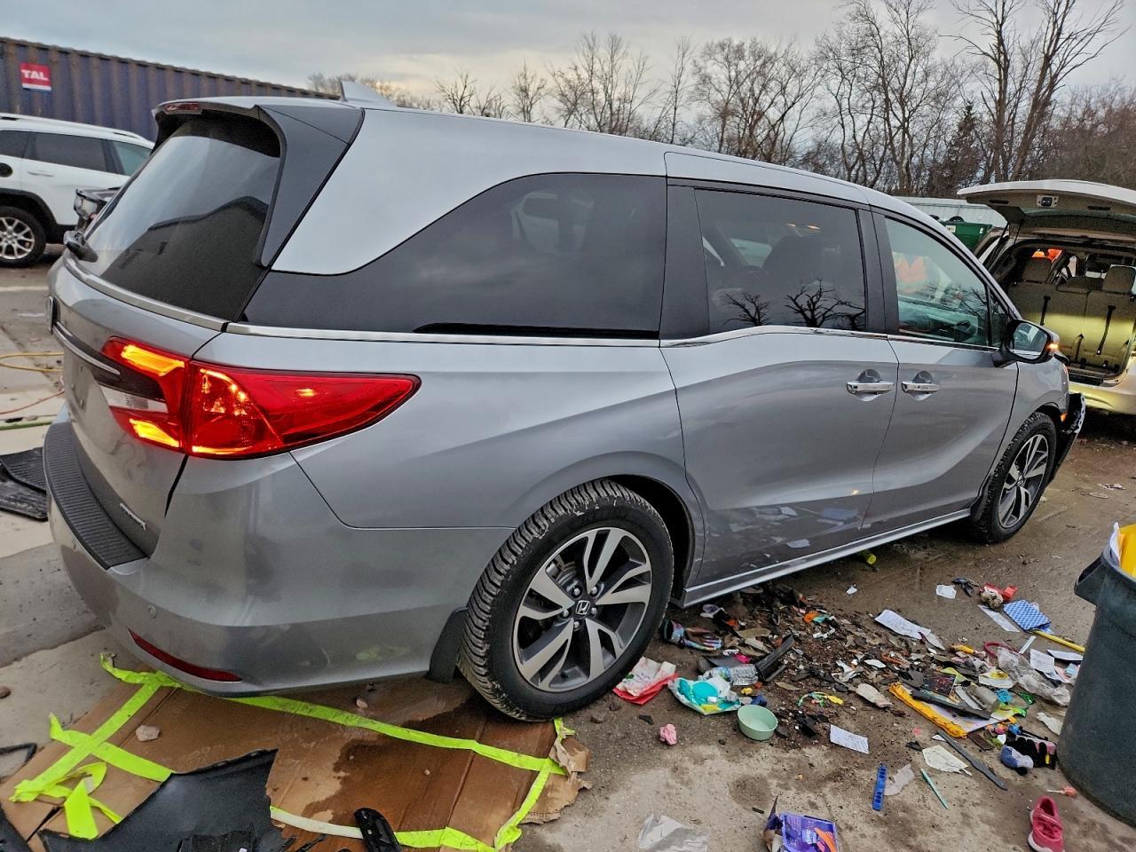 2023 Honda Odyssey Touring - Фото 3