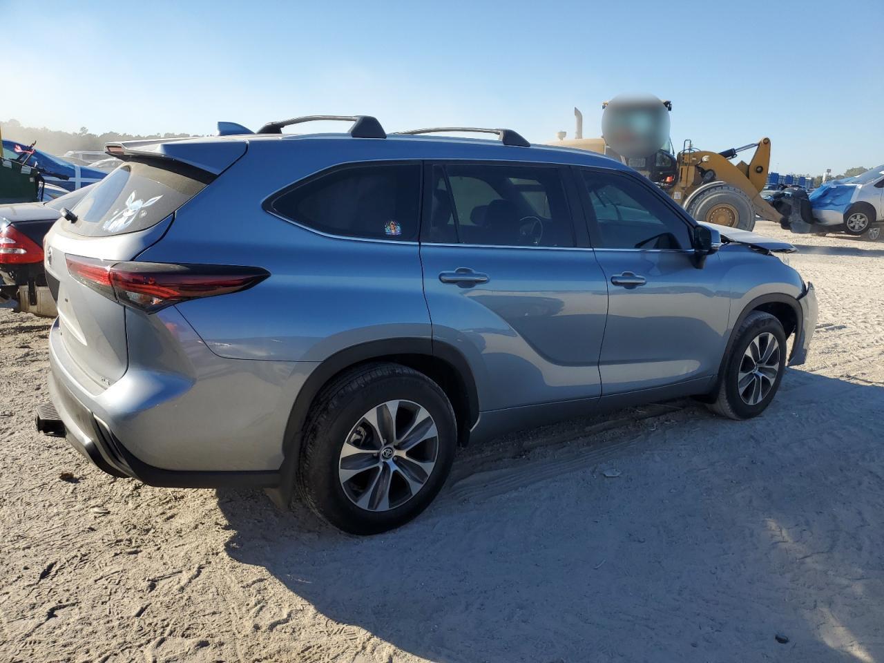 2024 Toyota Highlander Le - Image 3