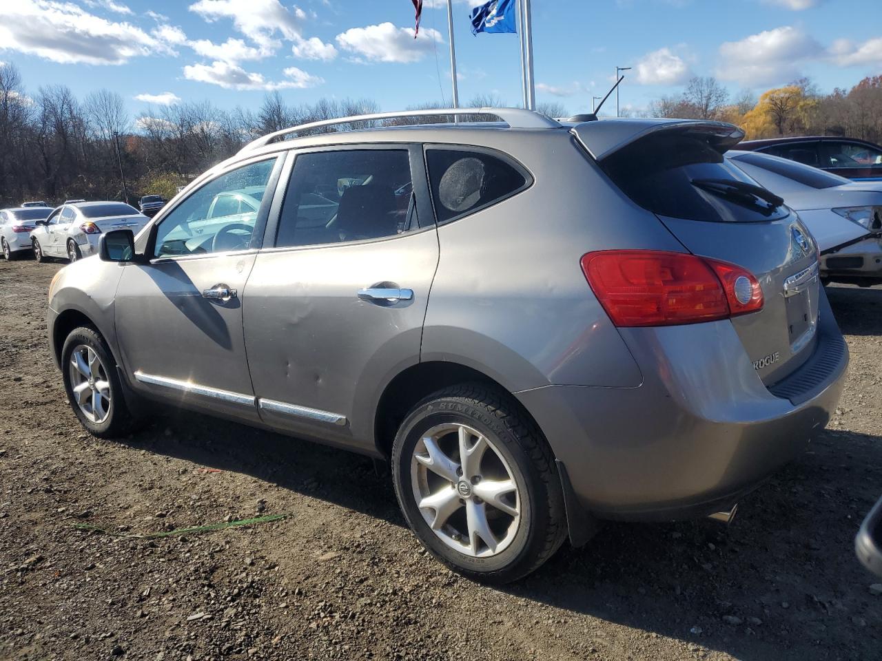 2011 Nissan Rogue S - Фото 2