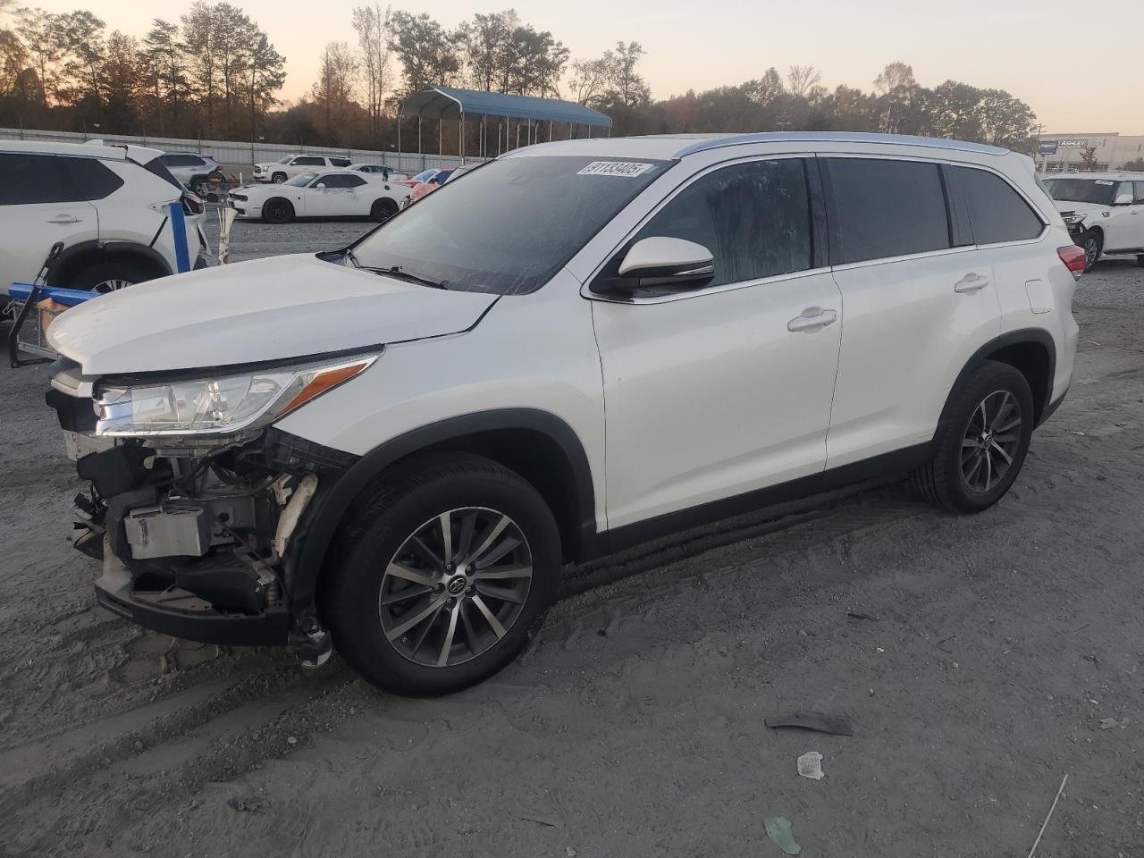 2019 Toyota Highlander Se
