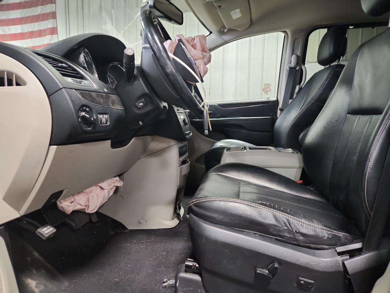 2012 Chrysler Town & Country Touring L - Фото 7