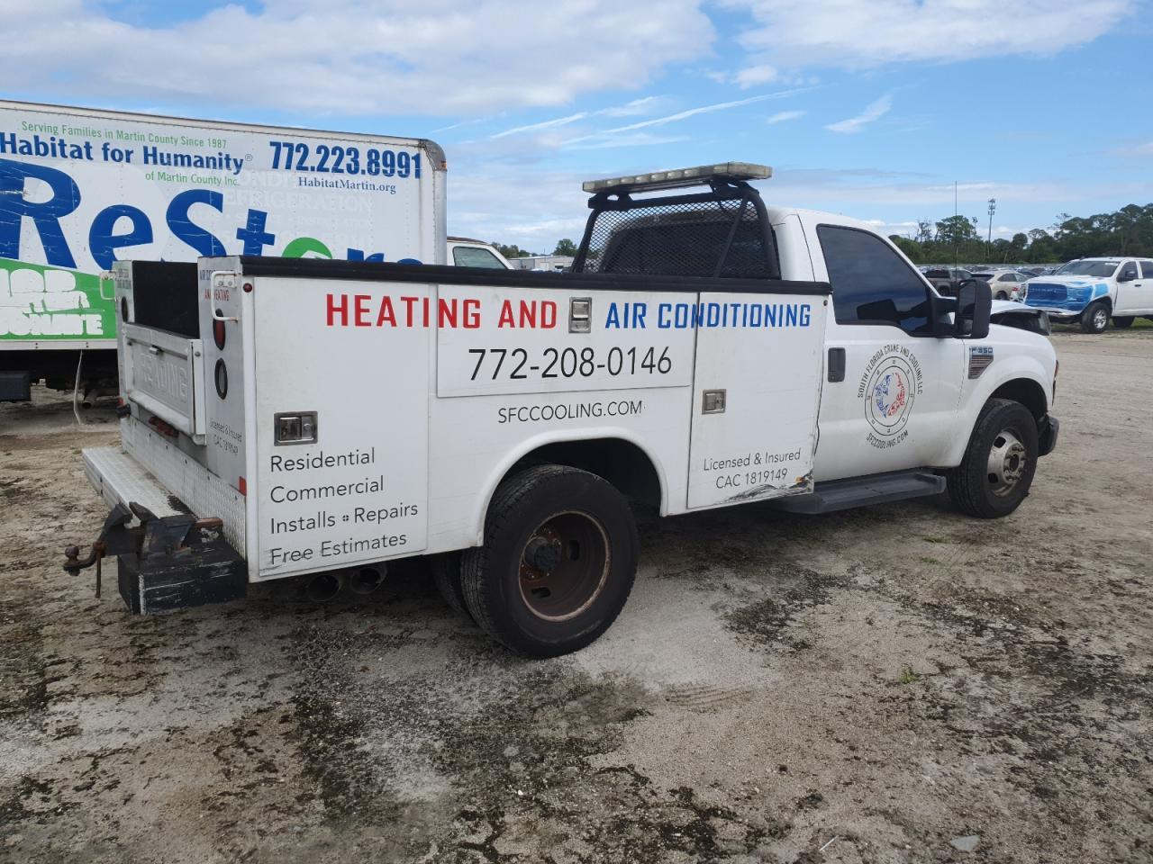 2010 Ford F350 Super Duty Utility / Service Truck - Image 3