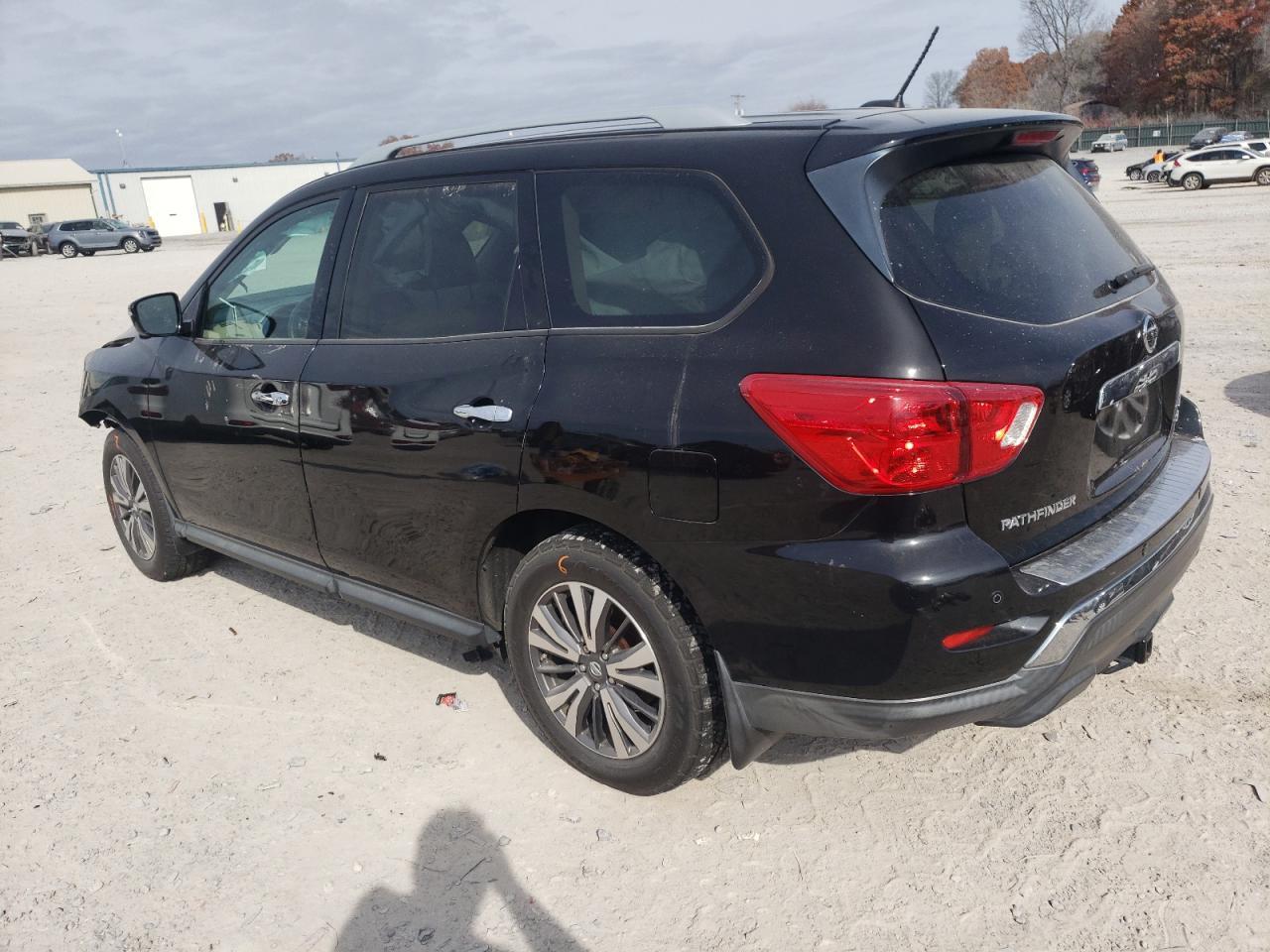 2017 Nissan Pathfinder S - Фото 2