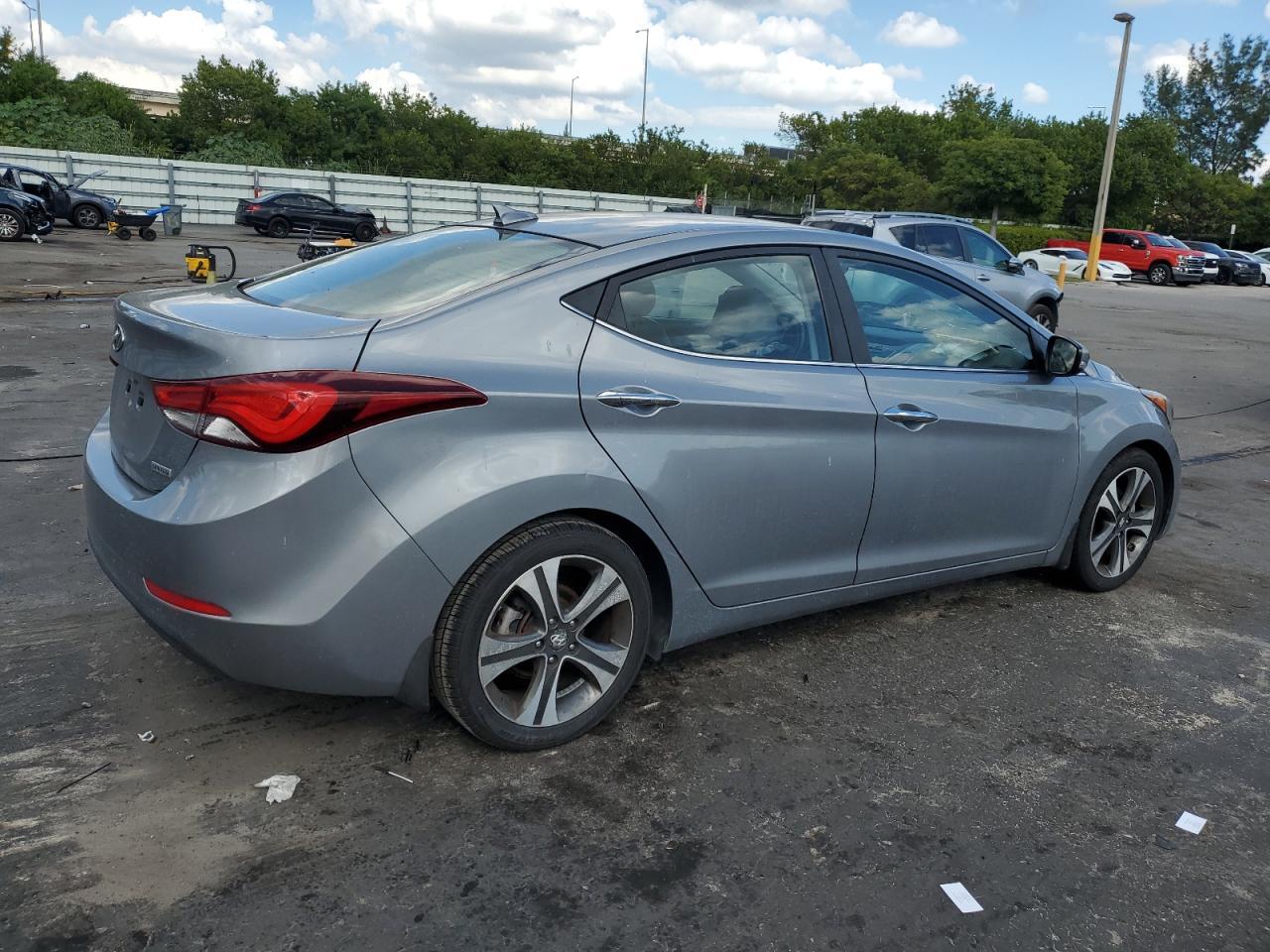 2015 Hyundai Elantra - Фото 3