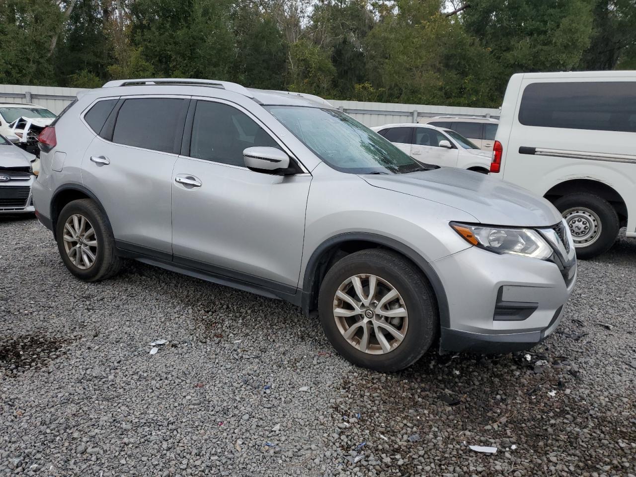 2019 Nissan Rogue S - Фото 4